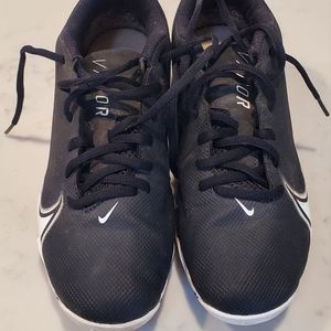 Kids size 6 Nike Vapr Football cleats